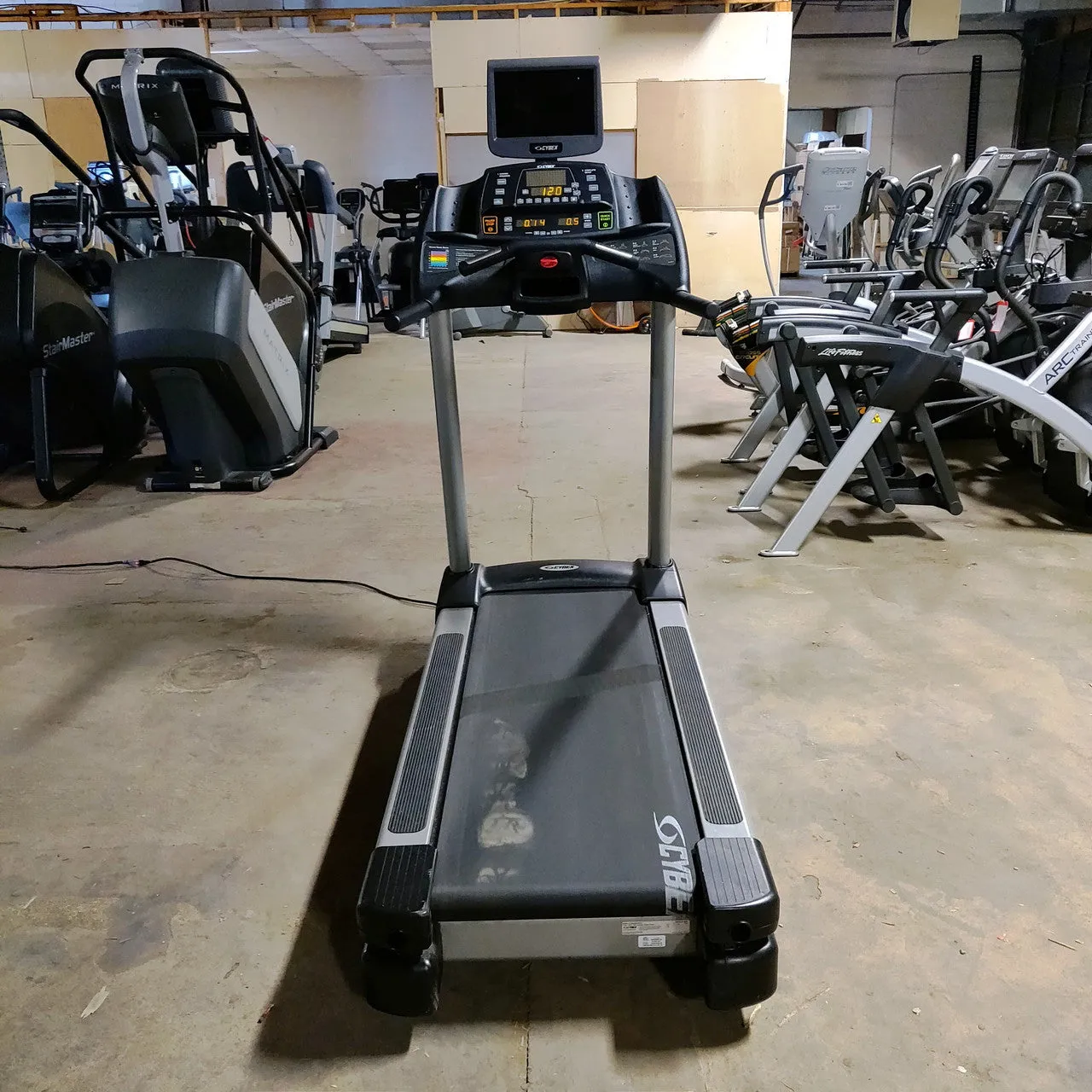 Cybex Treadmill 425T LCX Model Commercial Grade